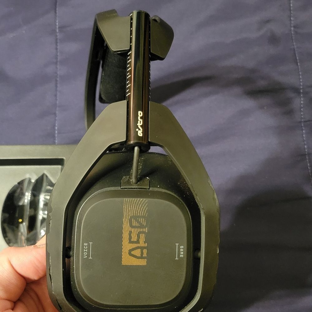 XBOX ONE LOGITECH ASTRO A50 GEN 4 GAMING HEADPHONES - Picture 8 of 14